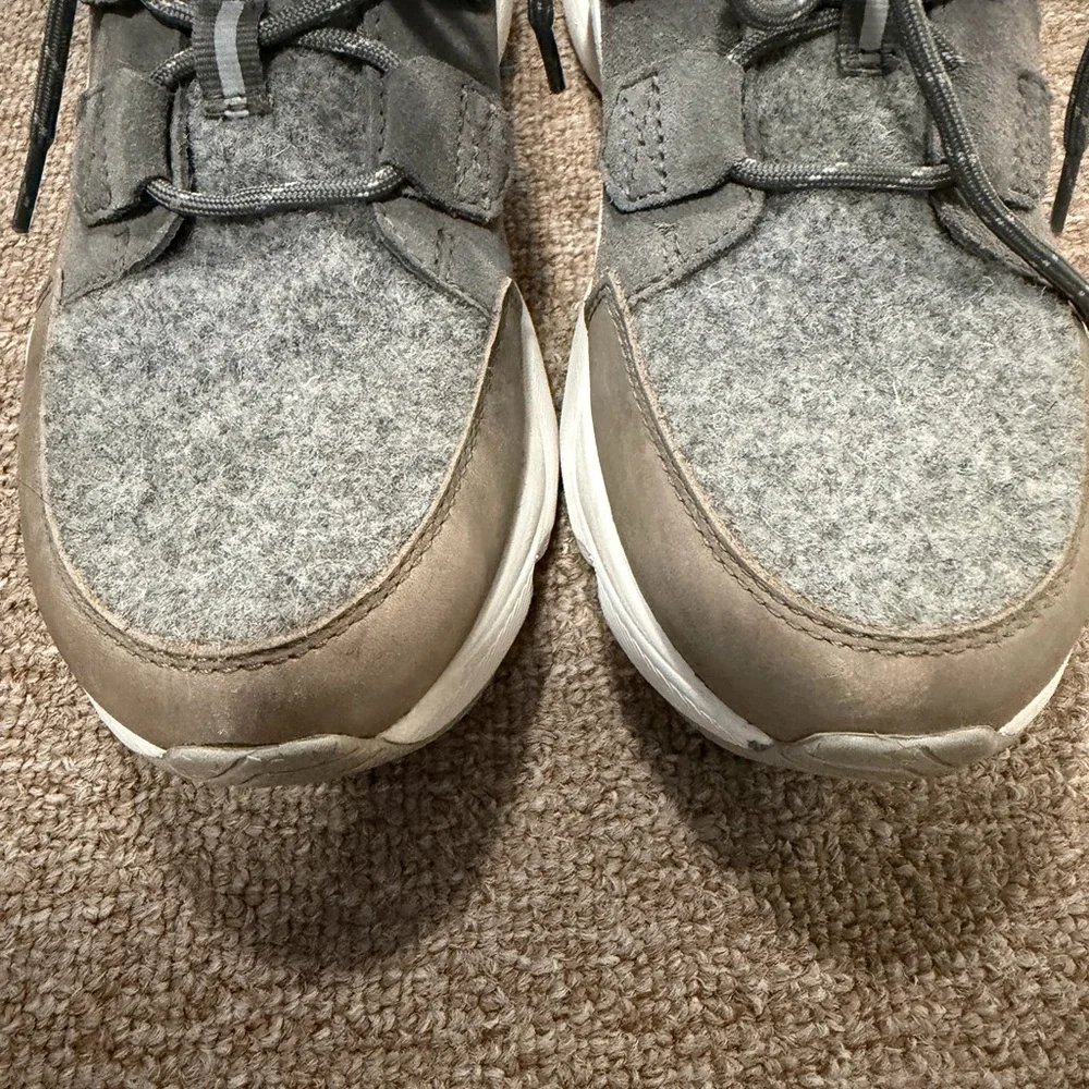 Sorel Women's Kinetic RNEGD Caribou Insulated Sneaker, size 8.5 EUC